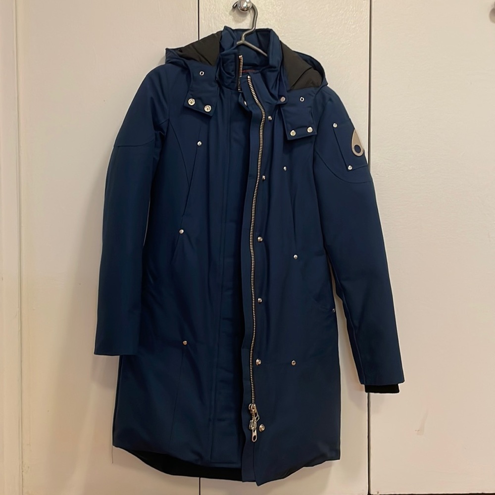 Moose Knuckle women XS knee length down winter parka (no fur) in blue (like new)